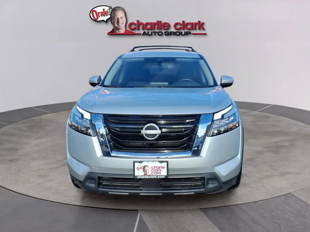 Used 2024 Nissan Pathfinder SV image 8