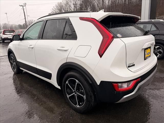 Used 2025 Kia Niro LX image 4