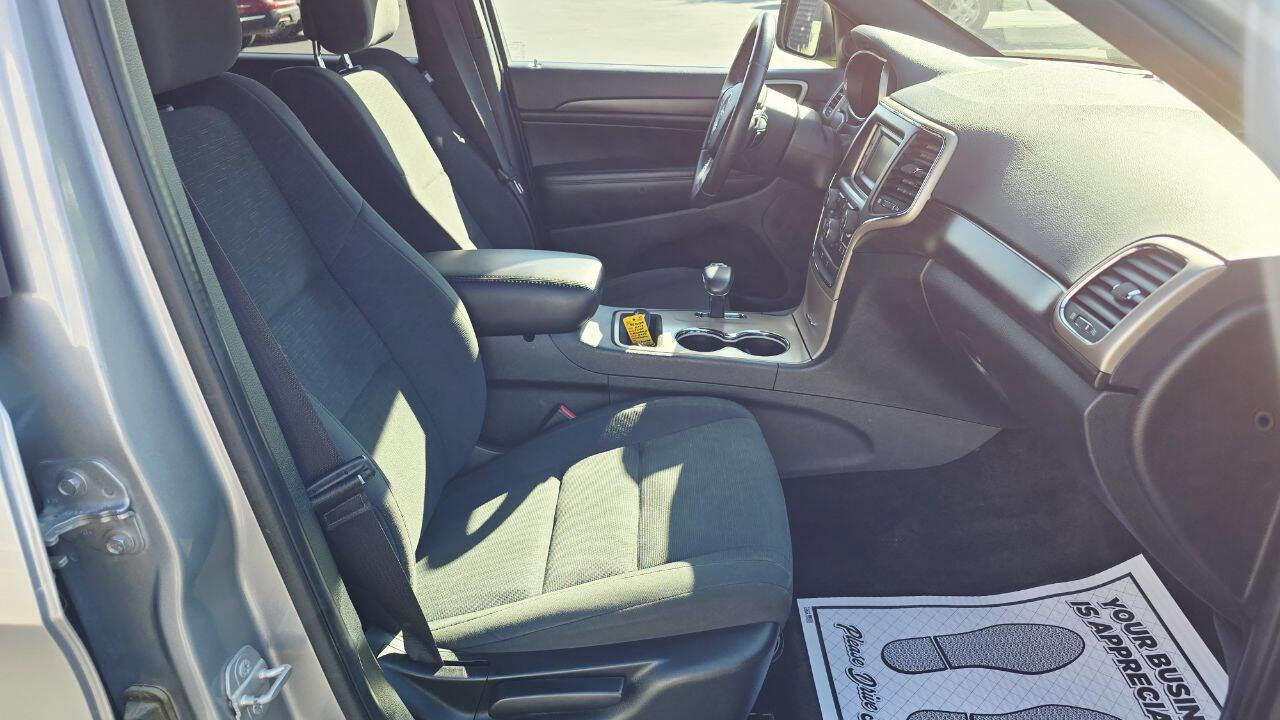 Used 2015 Jeep Grand Cherokee Laredo image 14