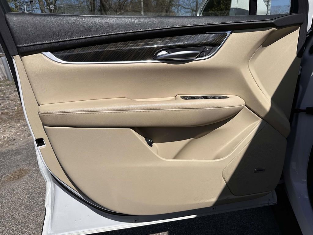 Used 2018 Cadillac XT5 AWD w/ LPO, Wheel Lock Package image 8