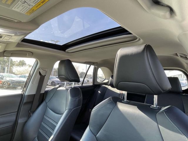 Used 2021 Toyota RAV4 XLE Premium image 4