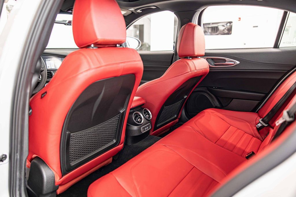 New 2025 Alfa Romeo Giulia AWD w/ Driving Assist Package image 33