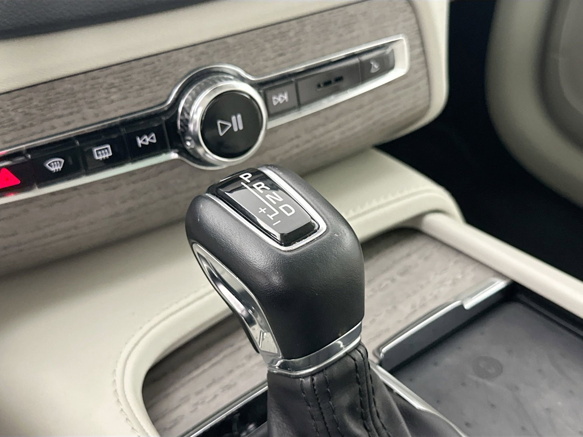 Certified 2022 Volvo XC90 T6 Inscription w/ Advanced Package image 17