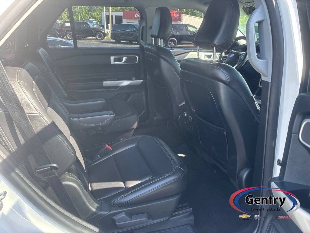 Used 2020 Ford Explorer XLT w/ Equipment Group 202A AWD/4WD image 8