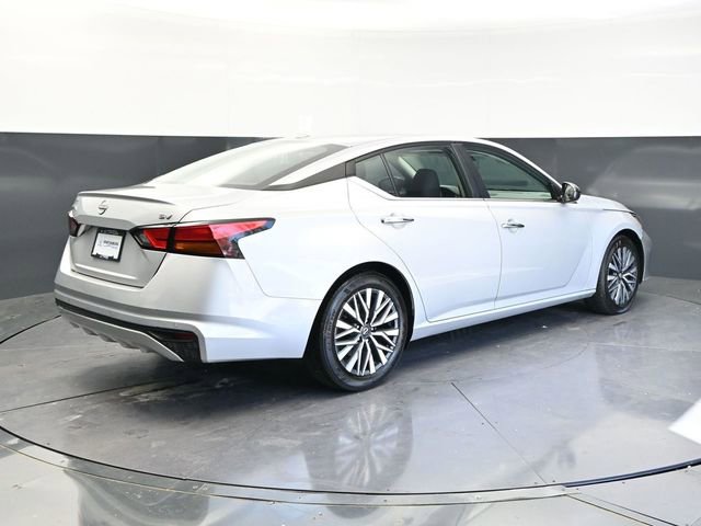 Used 2024 Nissan Altima 2.5 SV image 5