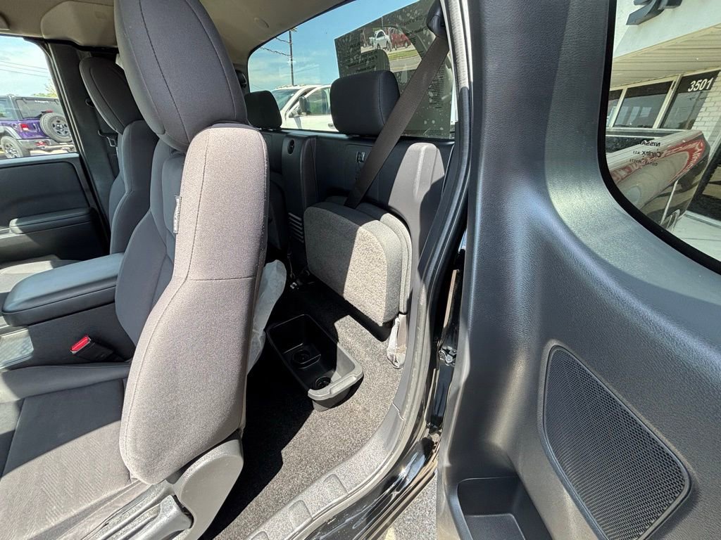 Used 2022 Nissan Frontier S image 11