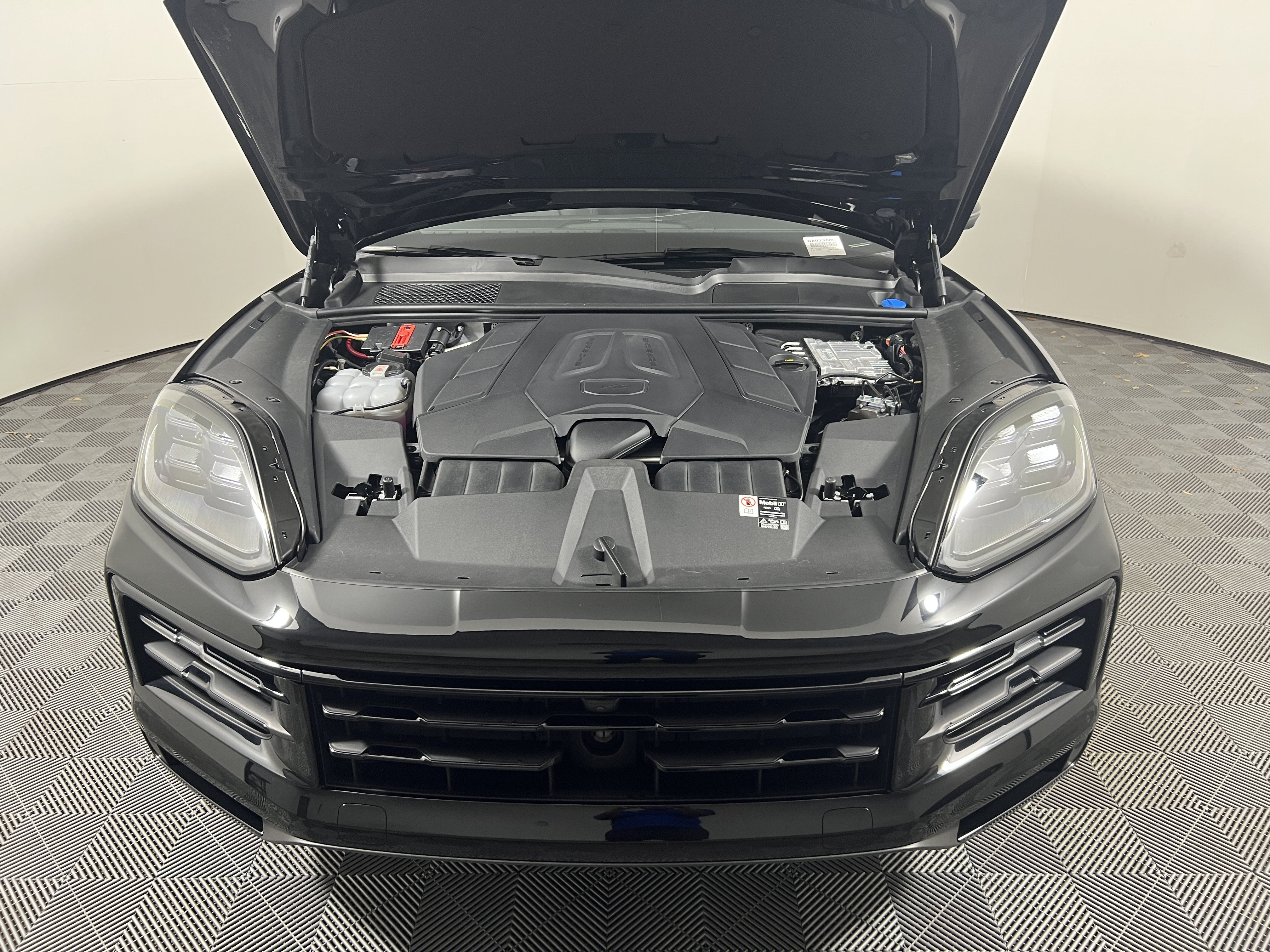 Certified 2026 Porsche Cayenne AWD/4WD image 22