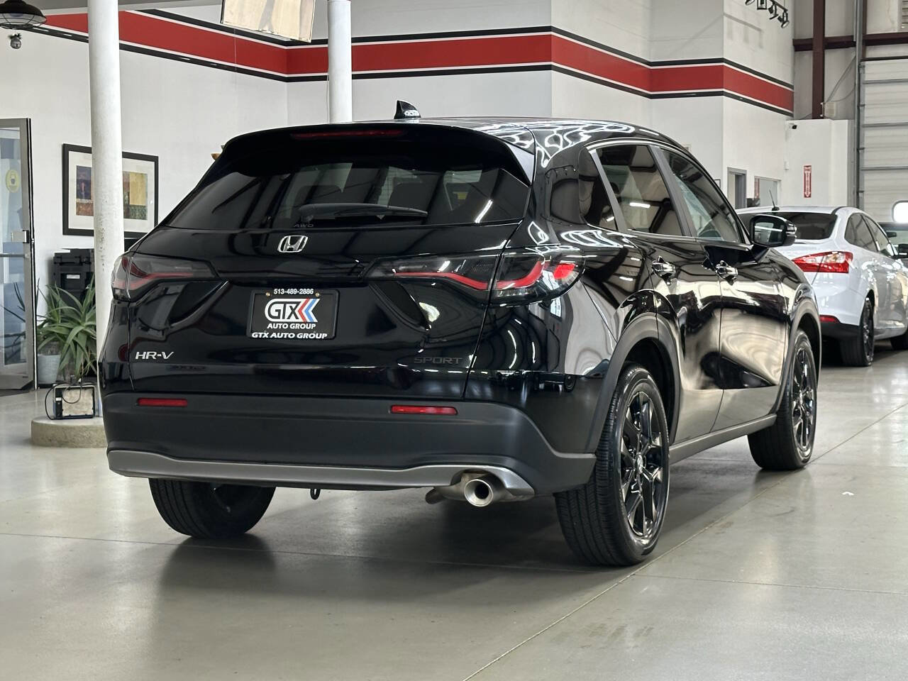 Used 2023 Honda HR-V Sport image 2