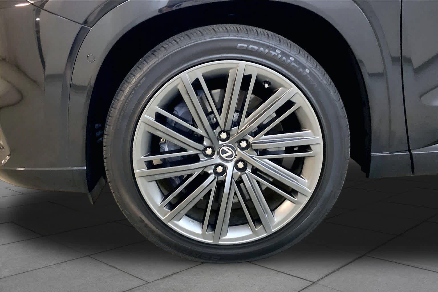 Used 2025 Lexus TX 550h AWD Plug-In Hybrid image 10