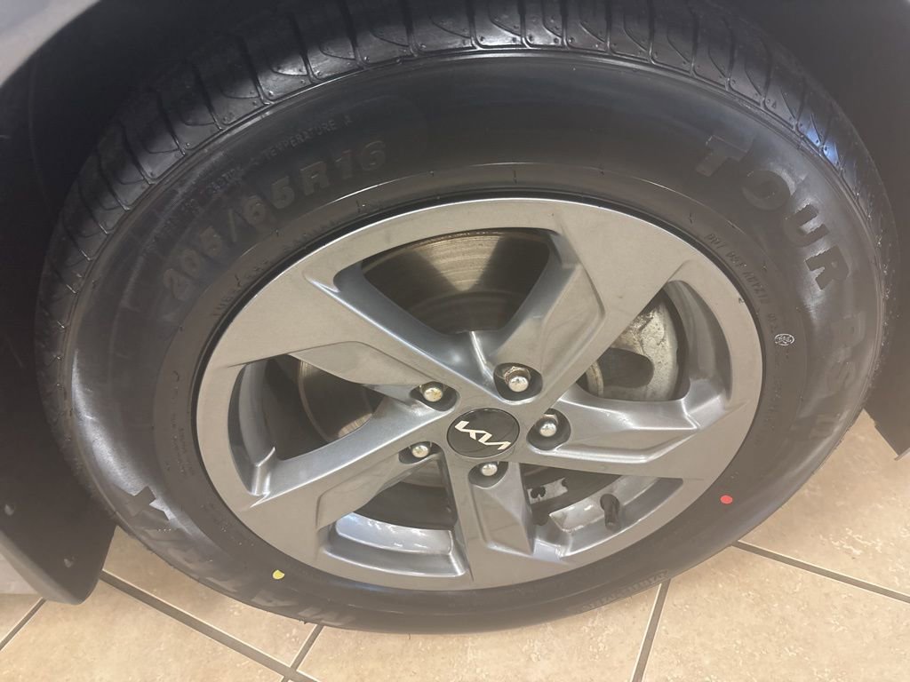 Used 2023 Kia K5 LXS image 28