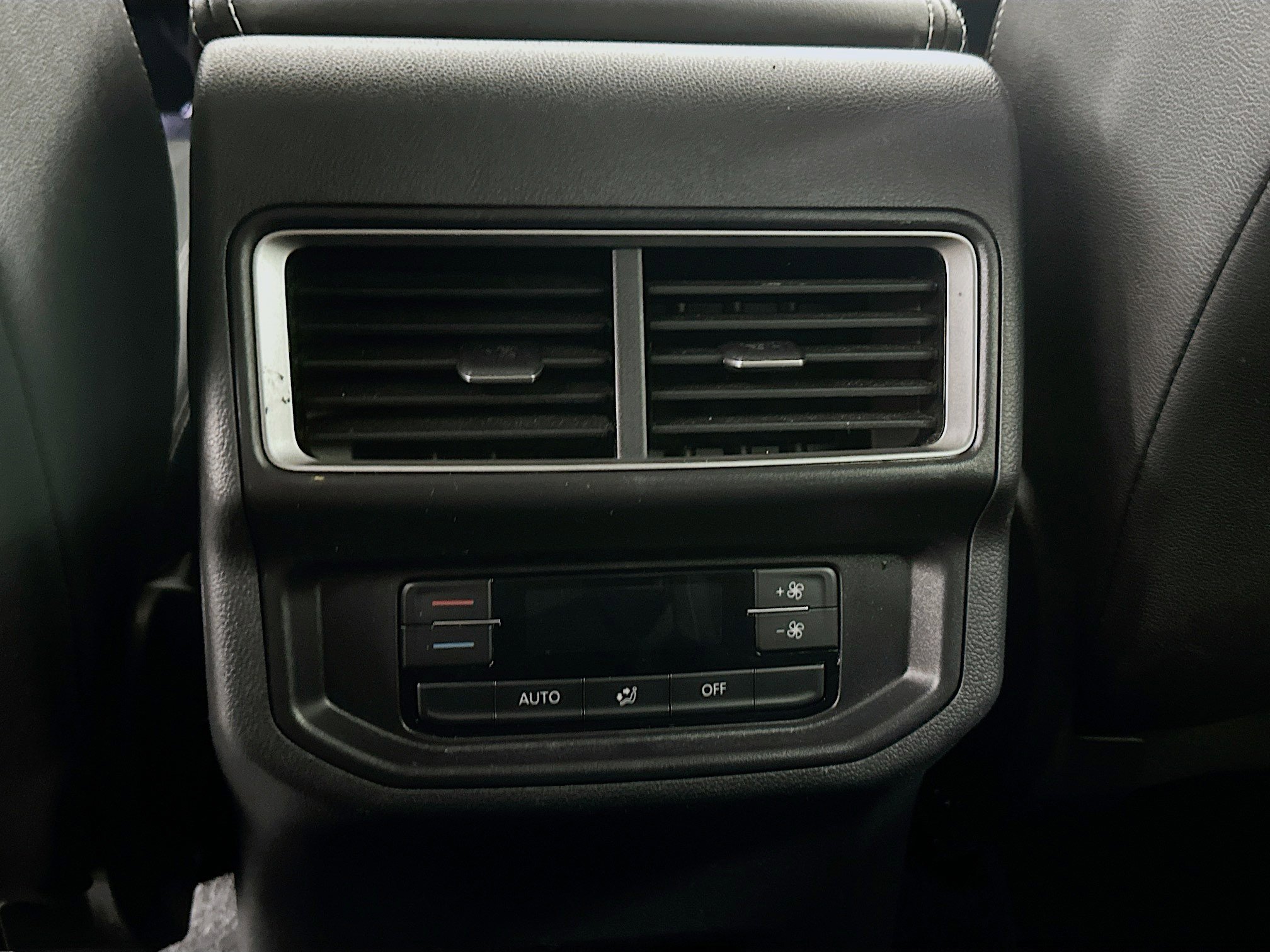 Used 2025 Volkswagen Atlas SE image 27