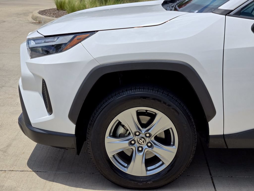 Used 2024 Toyota RAV4 XLE AWD/4WD image 6