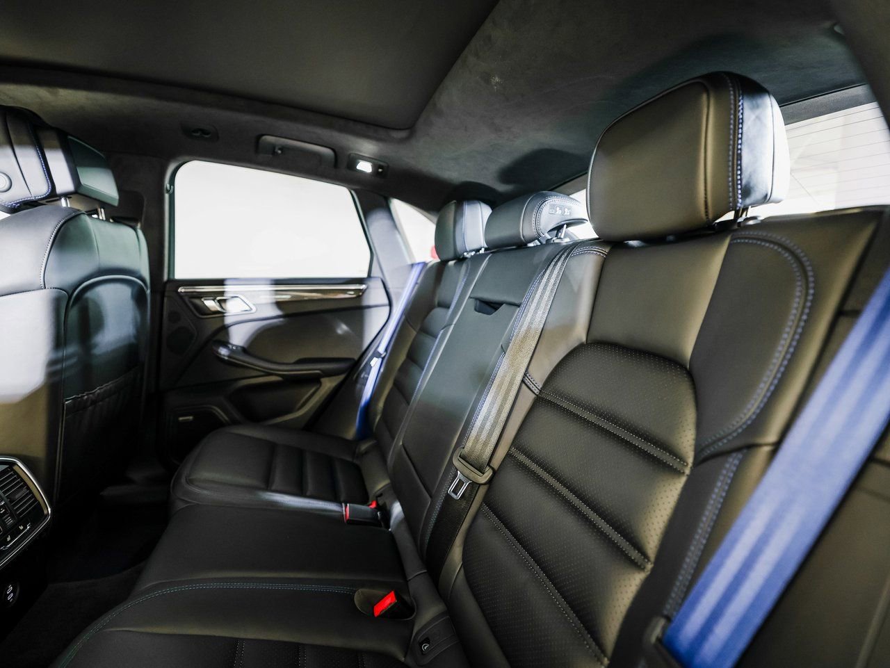 New 2026 Porsche Macan GTS AWD/4WD image 25