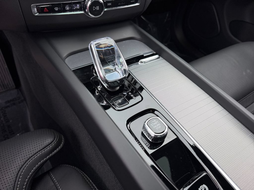 Certified 2025 Volvo XC60 T8 Ultra w/ Climate Package AWD/4WD image 25