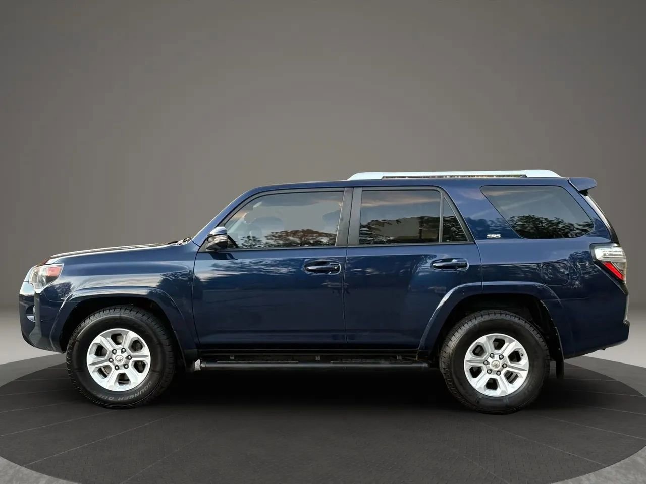 Used 2017 Toyota 4Runner SR5 Premium RWD image 7