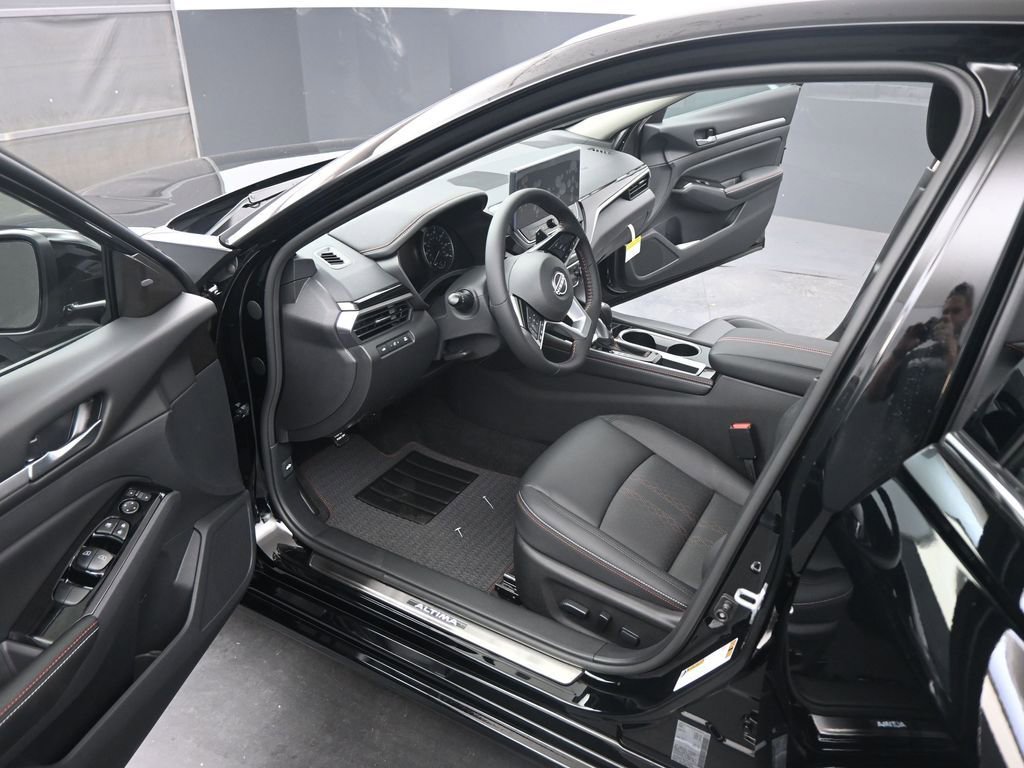 New 2025 Nissan Altima 2.5 SR image 9