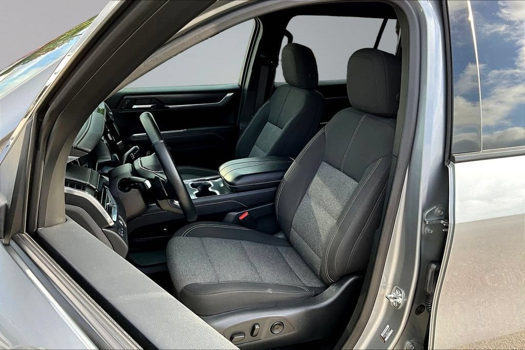 Used 2025 GMC Acadia Elevation FWD image 22