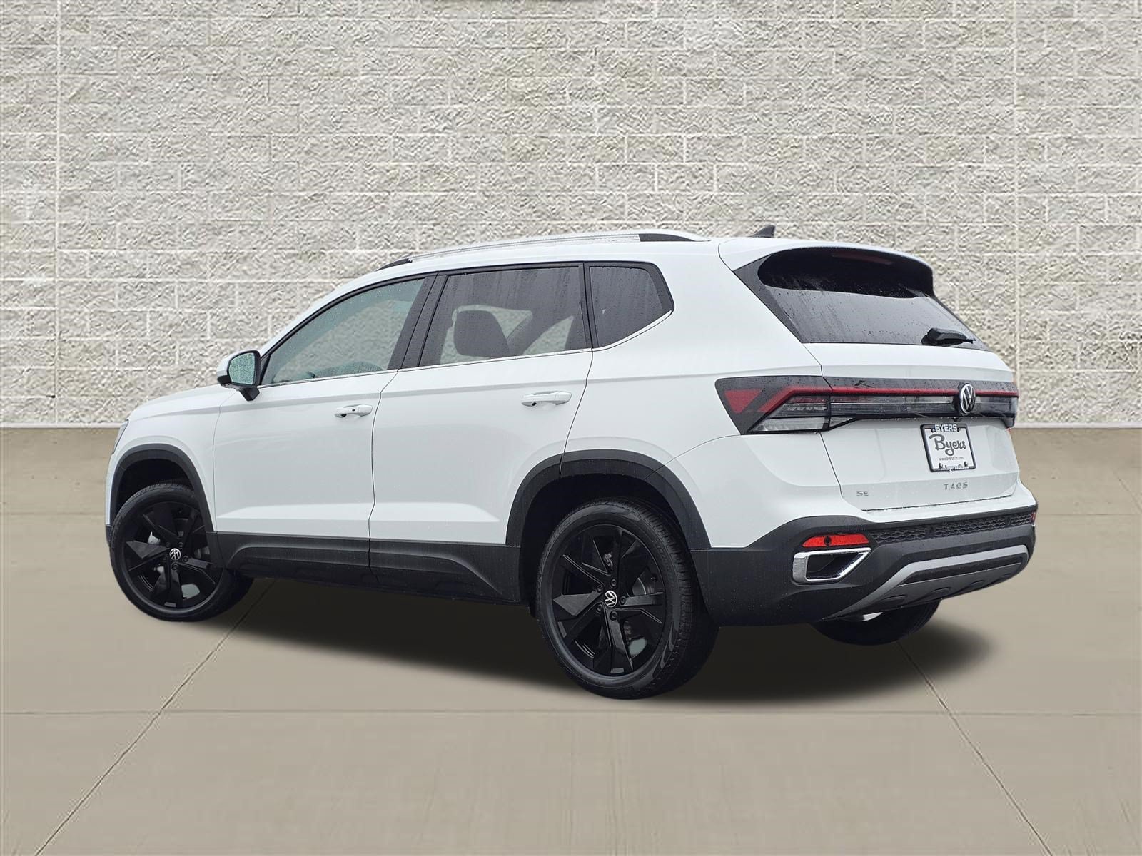 New 2026 Volkswagen Taos SE FWD image 5