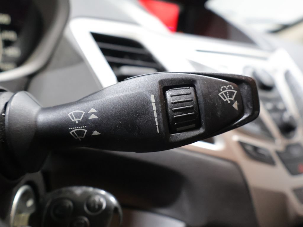 Used 2012 Ford Fiesta SE FWD image 32