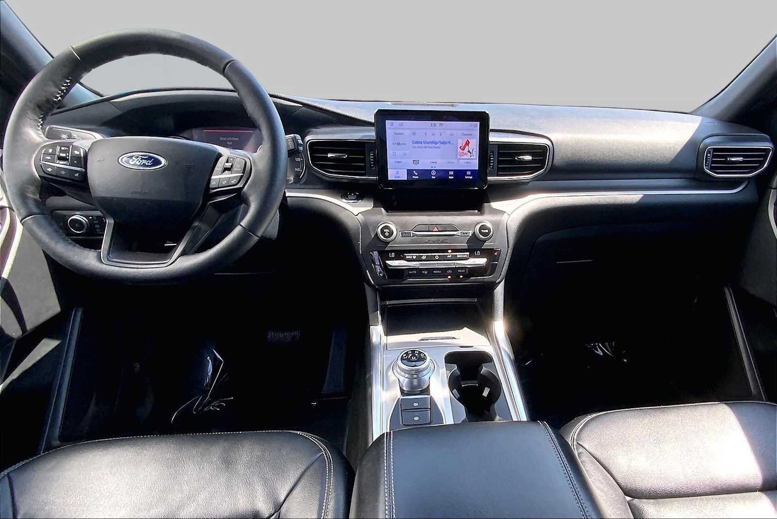 Used 2020 Ford Explorer XLT w/ Equipment Group 202A AWD/4WD image 16