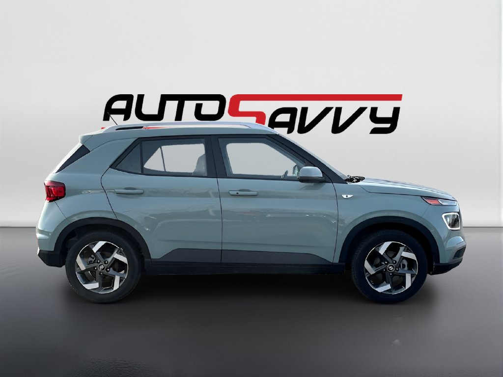 Used 2025 Hyundai Venue Limited FWD image 8
