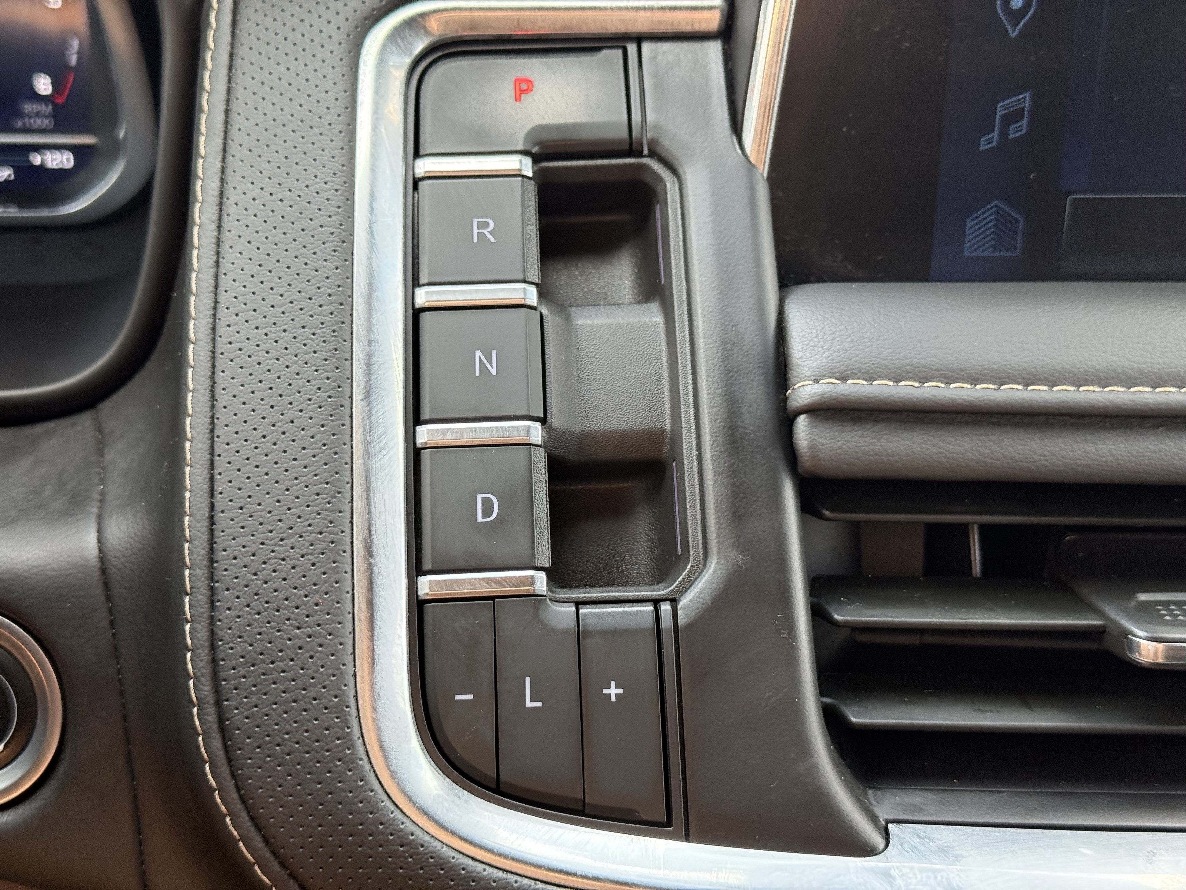 Used 2024 Chevrolet Tahoe Premier RWD image 23