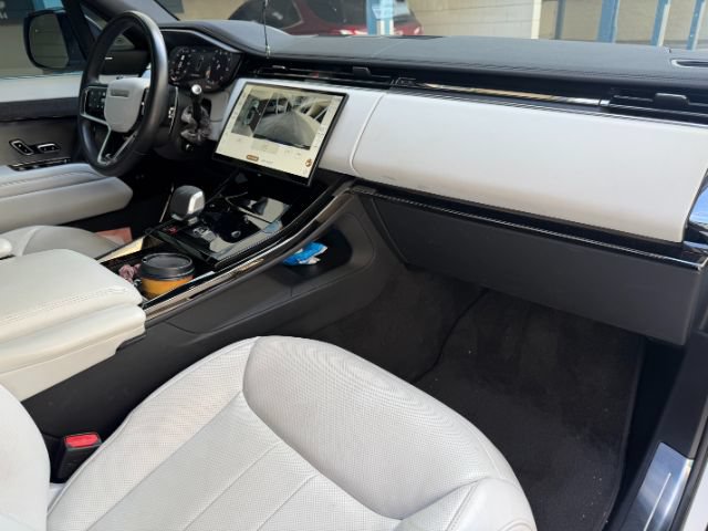 Used 2025 Land Rover Range Rover Sport SE AWD/4WD image 18