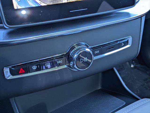 New 2026 Volvo XC90 T8 Plus w/ Protection Package Premier image 8