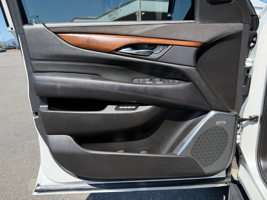 Used 2016 Cadillac Escalade Luxury AWD/4WD image 21