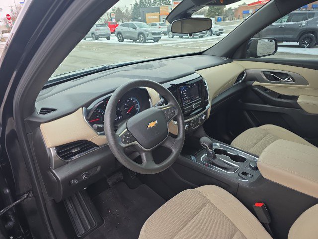 Used 2023 Chevrolet Traverse LS image 18