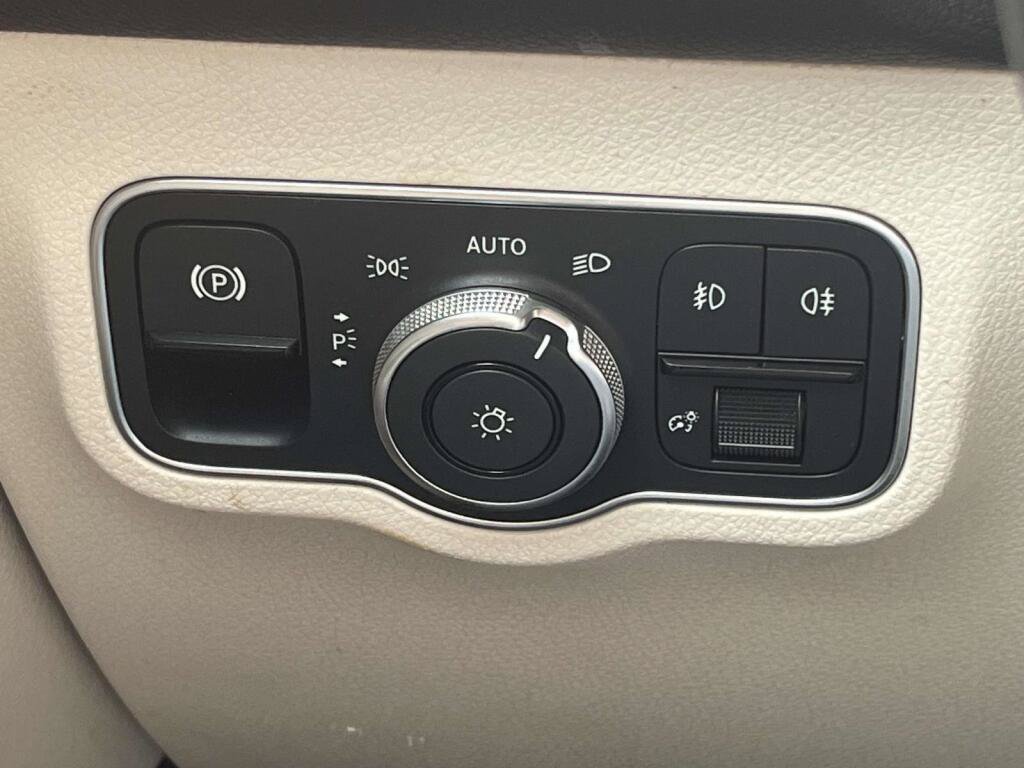 Certified 2023 Mercedes-Benz GLB 250 4MATIC w/ Premium Package image 32