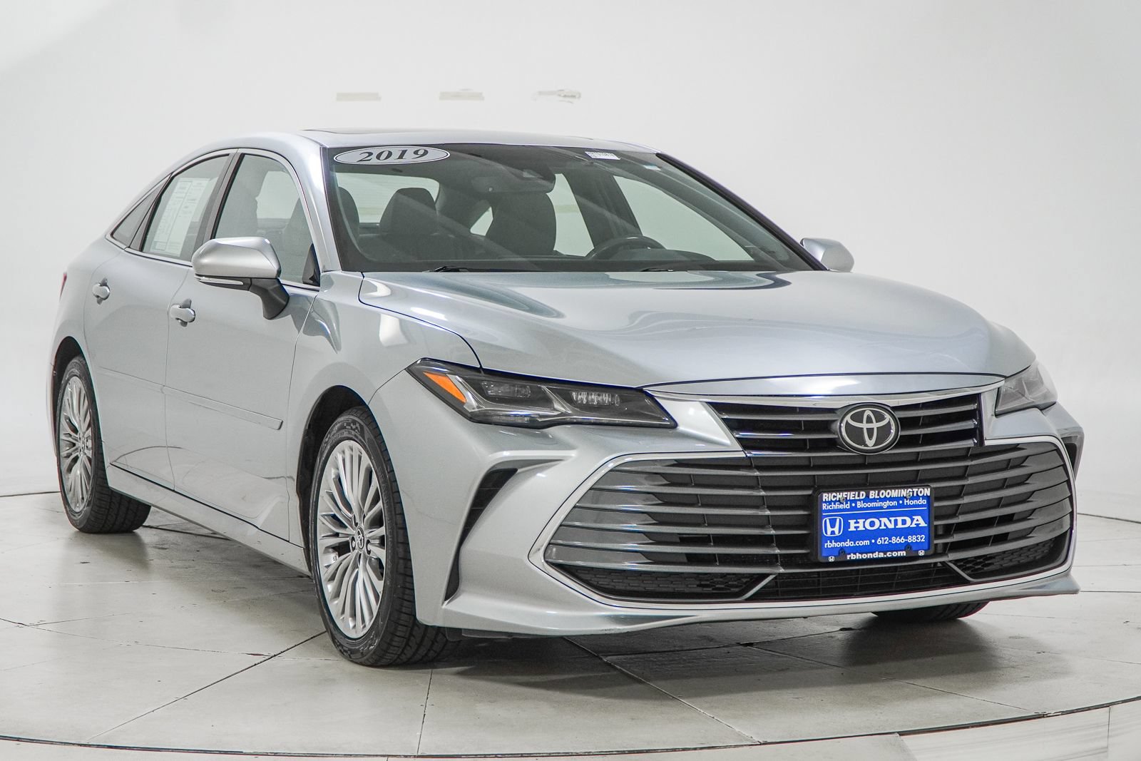 Used 2019 Toyota Avalon Limited w/ Protection Package FWD image 15