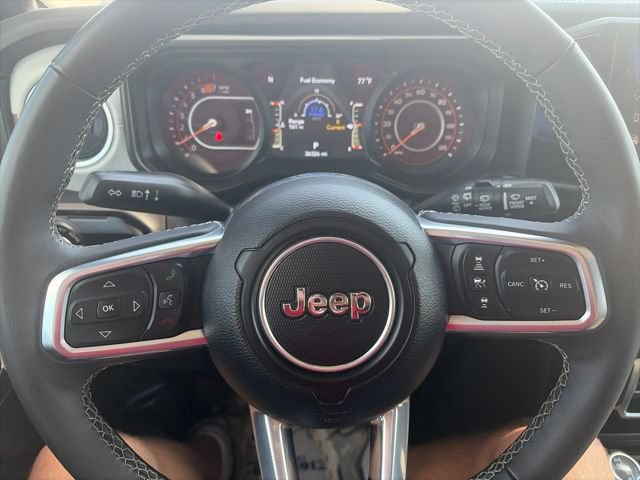 Used 2025 Jeep Wrangler Unlimited Sahara AWD/4WD image 21