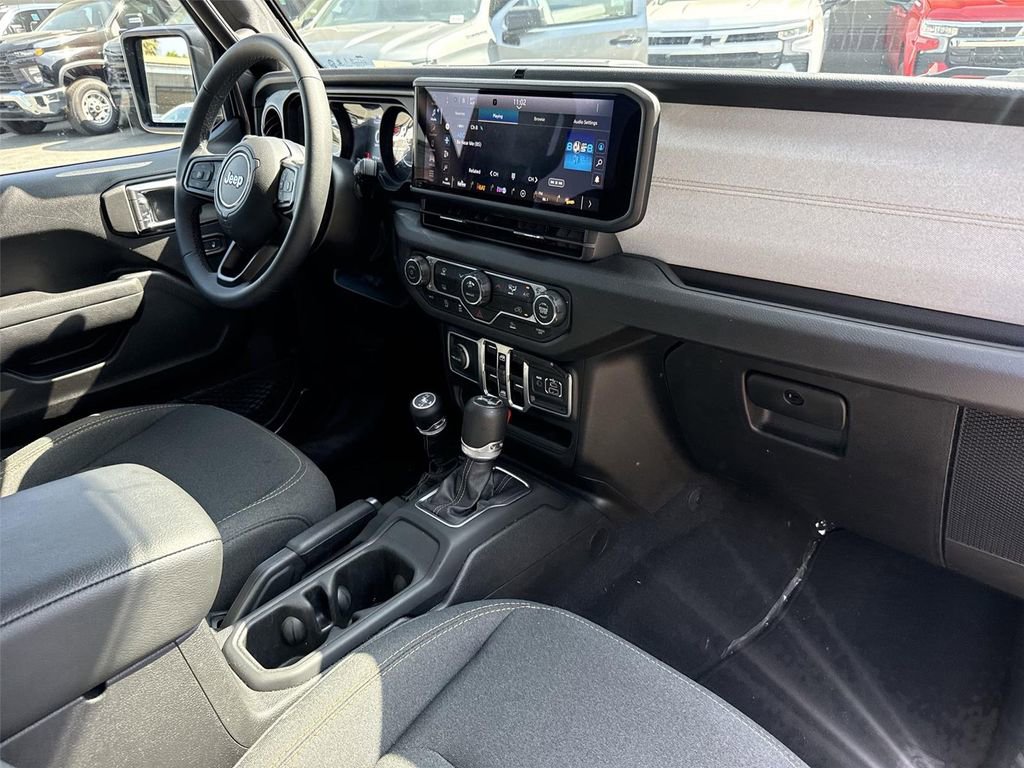 Used 2025 Jeep Wrangler Unlimited Sport AWD/4WD image 25