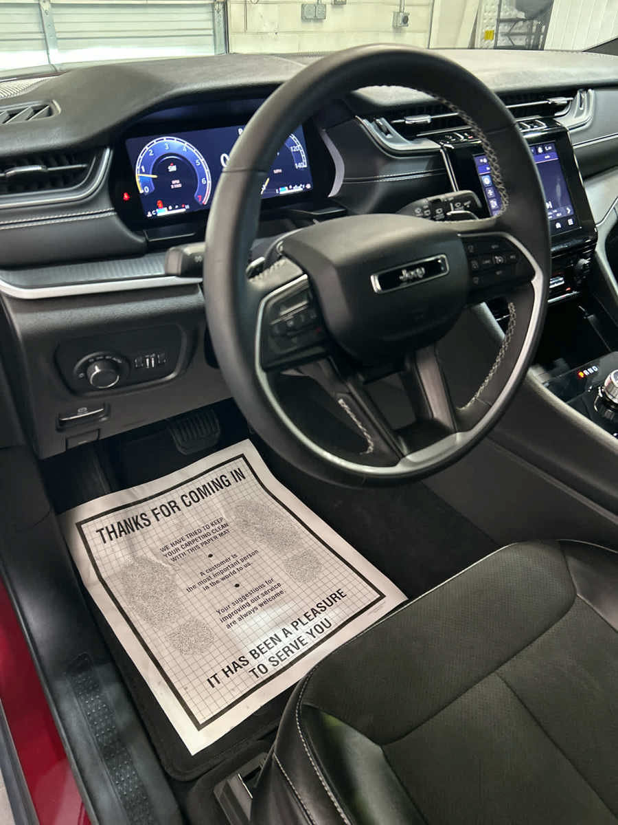Used 2024 Jeep Grand Cherokee L Altitude AWD/4WD image 21