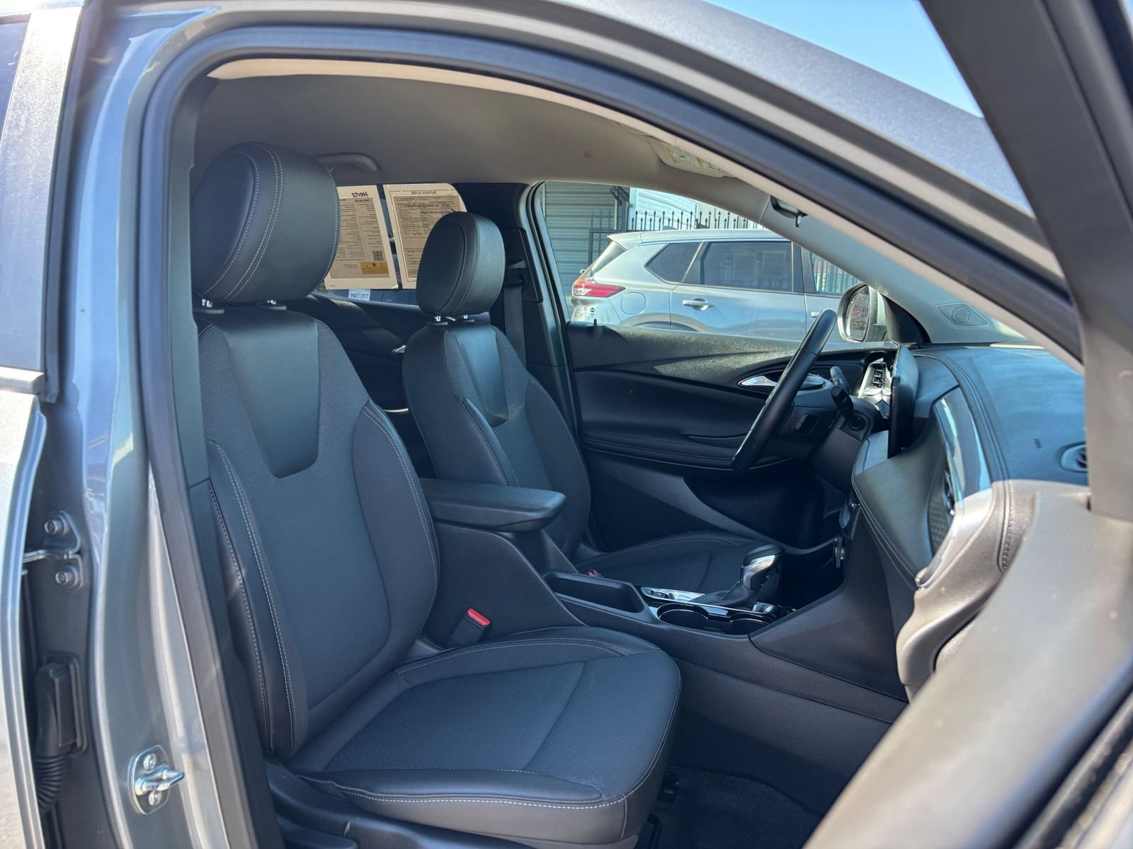 Used 2025 Buick Encore GX Preferred AWD/4WD image 35