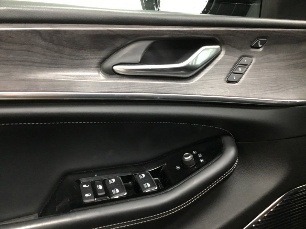 Used 2021 Jeep Grand Cherokee L Overland w/ Luxury Tech Group IV image 7