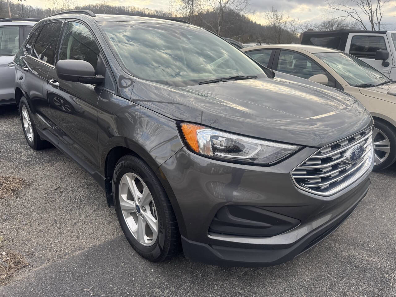 Used 2020 Ford Edge SE AWD/4WD image 6
