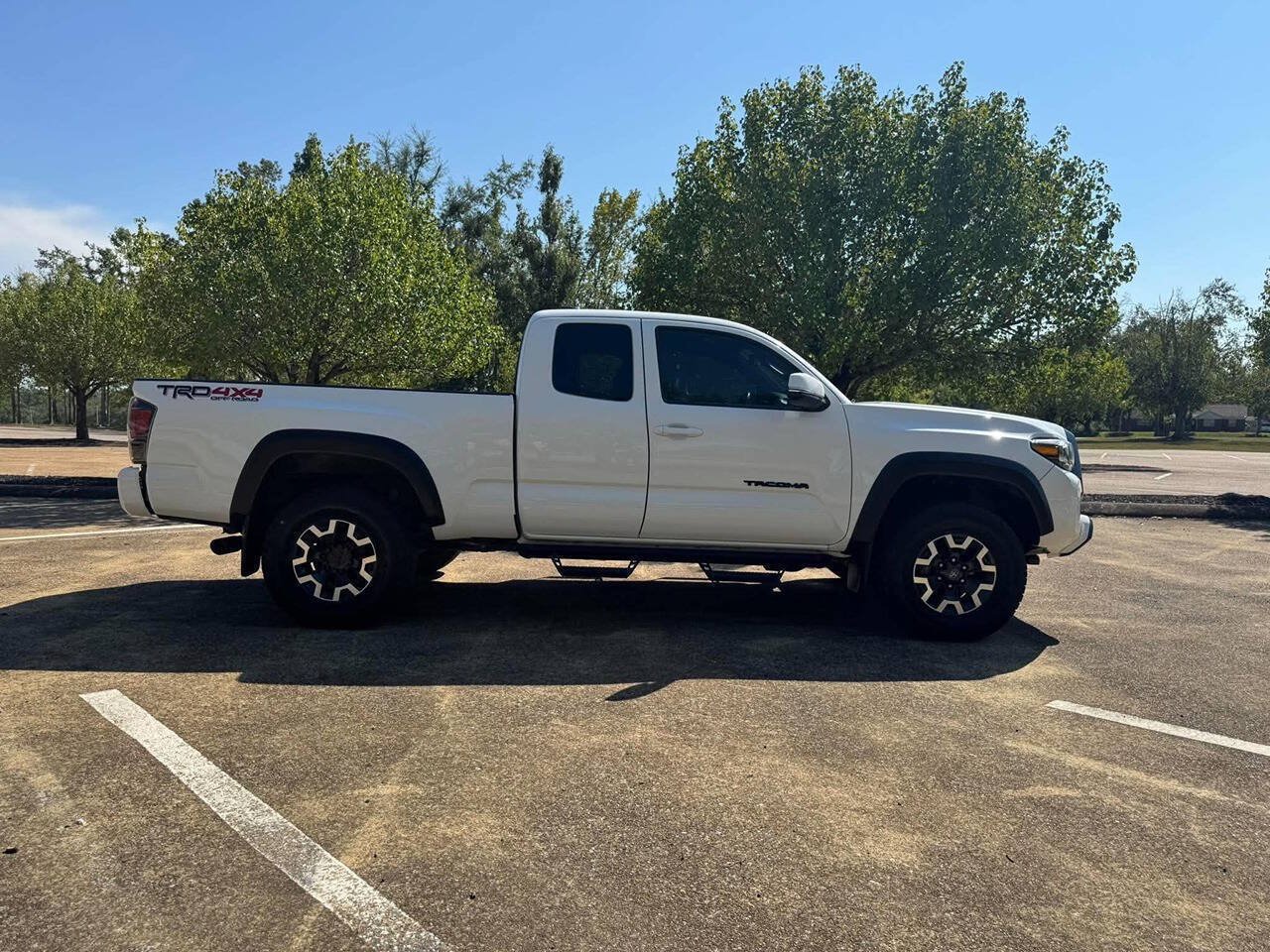 Used 2023 Toyota Tacoma TRD Off-Road AWD/4WD image 9
