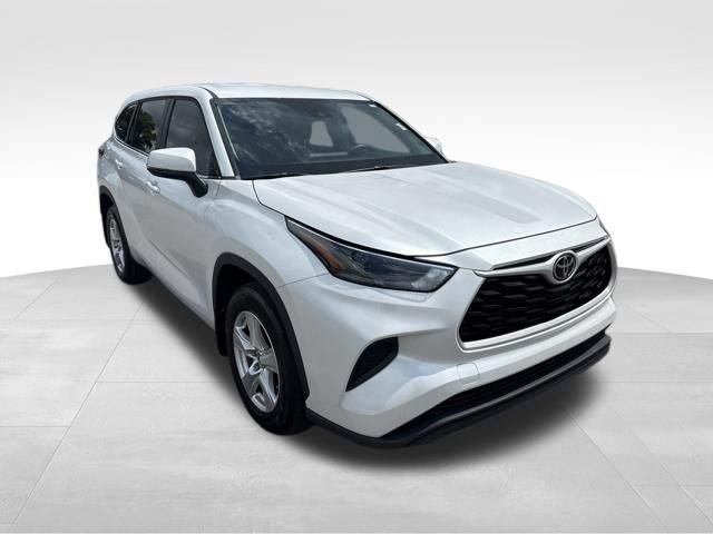 Used 2023 Toyota Highlander L AWD/4WD image 7