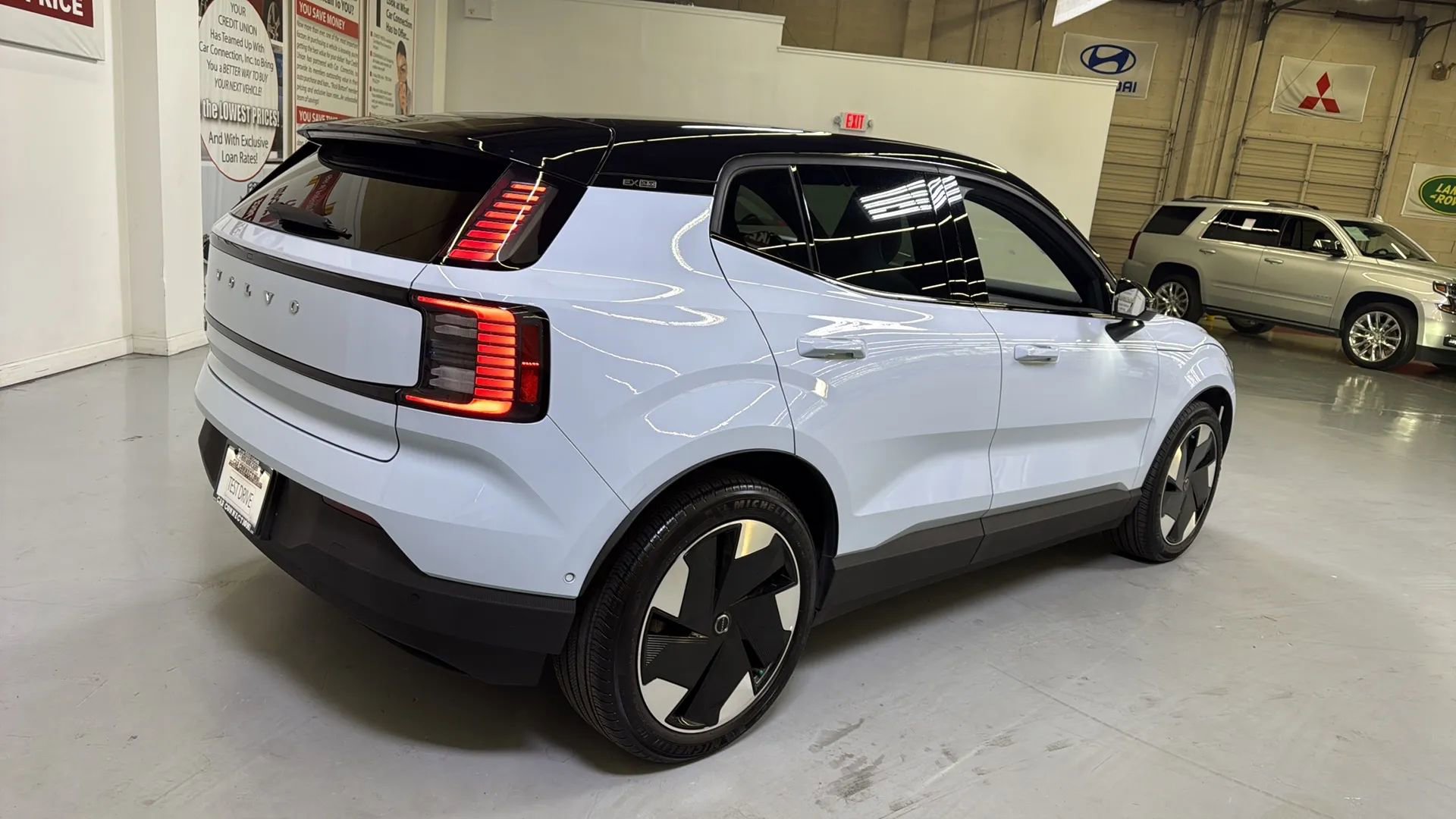 Used 2025 Volvo EX30 Ultra w/ Climate Package image 7