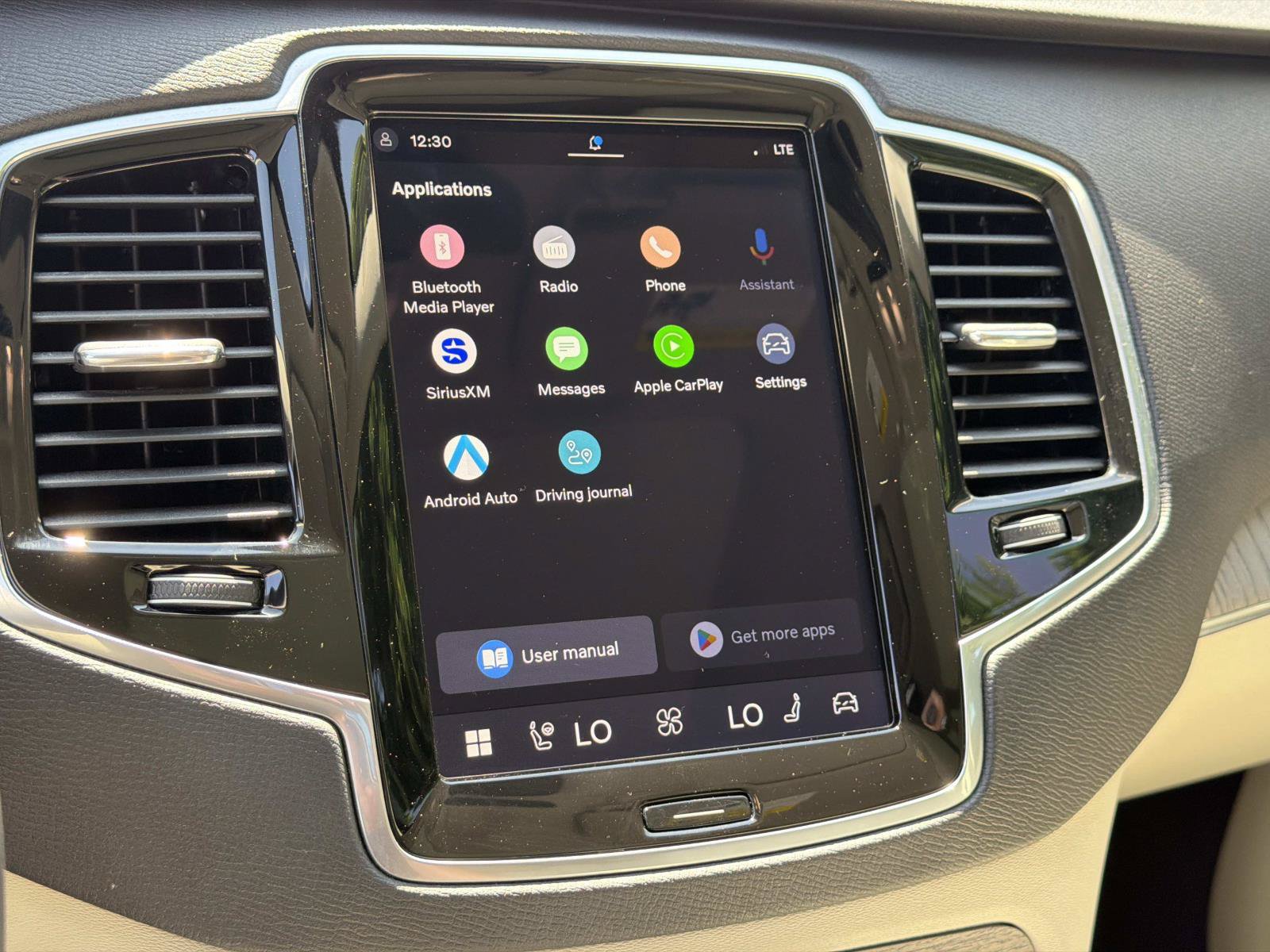 Certified 2025 Volvo XC90 T8 Plus w/ Protection Package Premier AWD/4WD image 11
