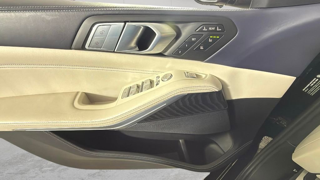 Used 2021 BMW X7 xDrive40i w/ M Sport Package AWD/4WD image 26
