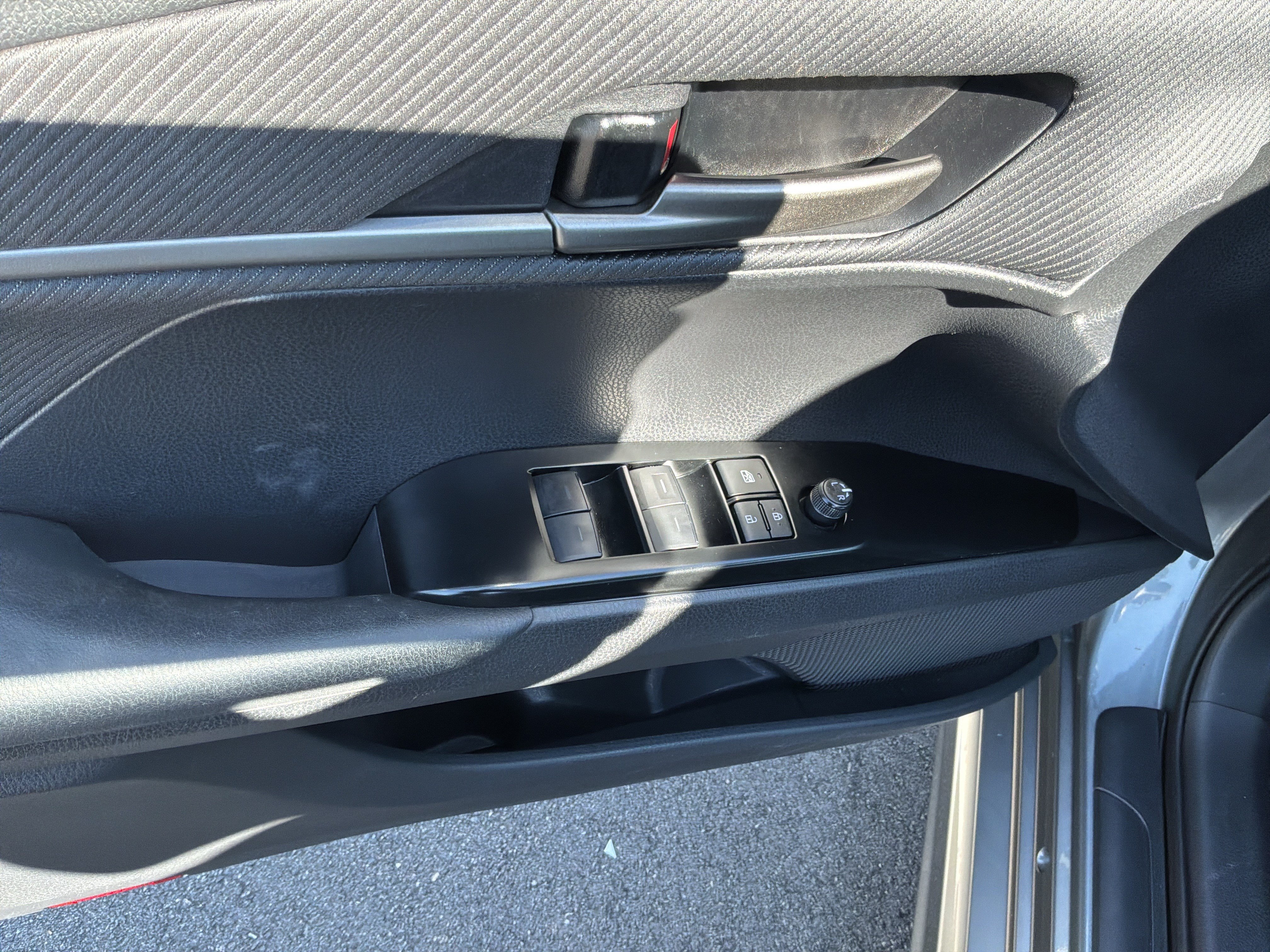 Used 2026 Toyota Camry SE FWD image 15