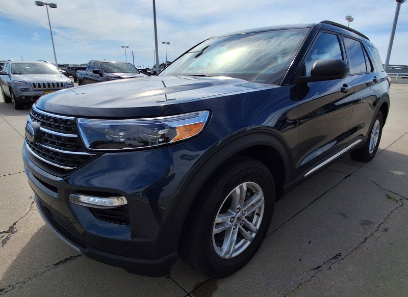 Used 2023 Ford Explorer XLT w/ Equipment Group 202A image 4