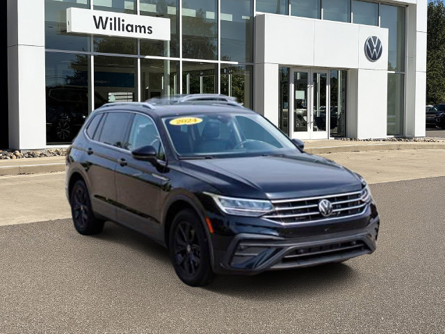 Used 2024 Volkswagen Tiguan SE w/ Panoramic Sunroof Package