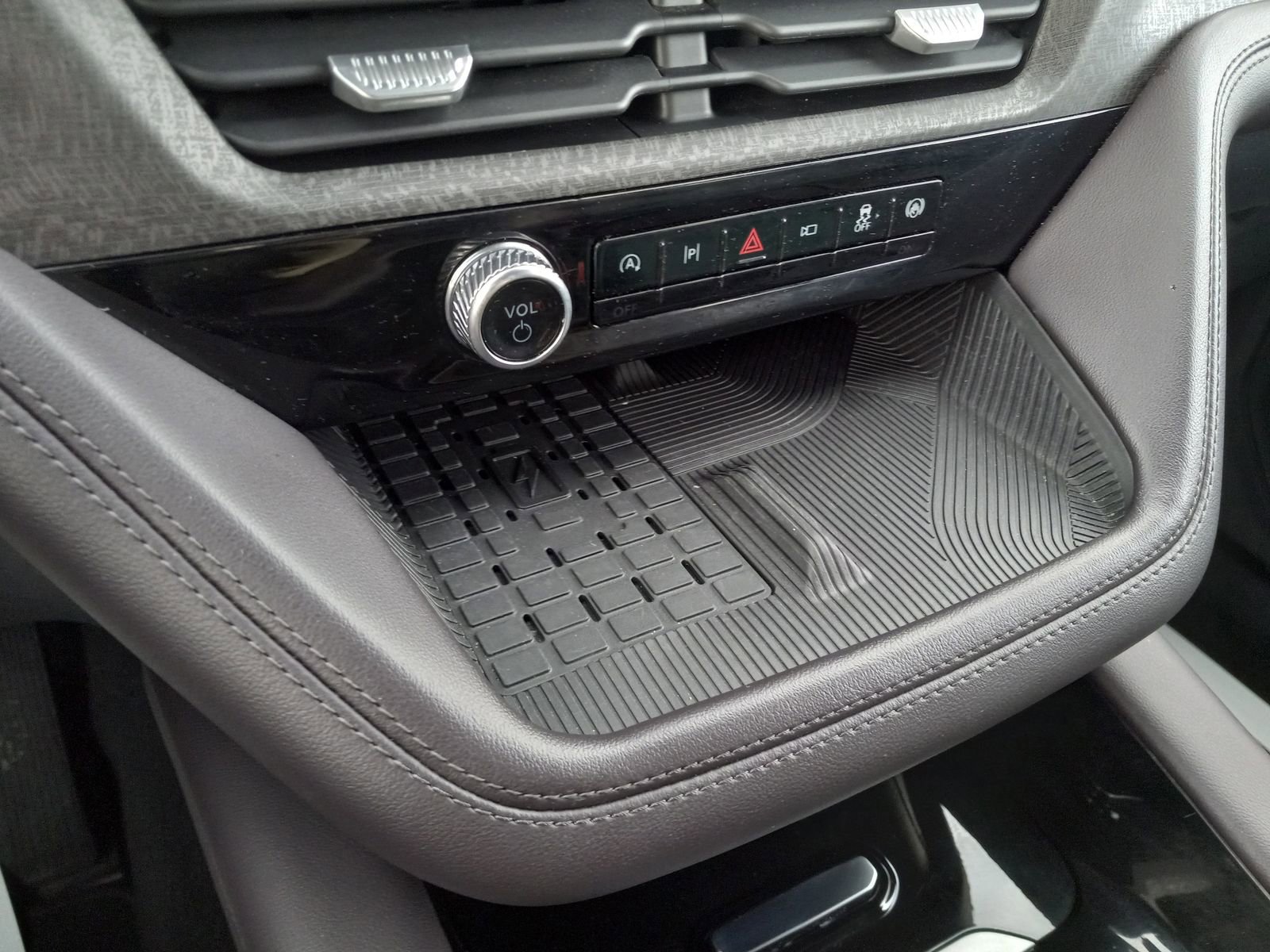 Used 2025 Ford Explorer Platinum w/ LUX Leather Package image 23