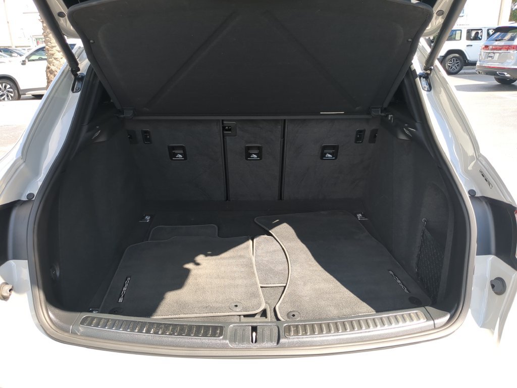 Used 2022 Porsche Macan AWD/4WD image 8