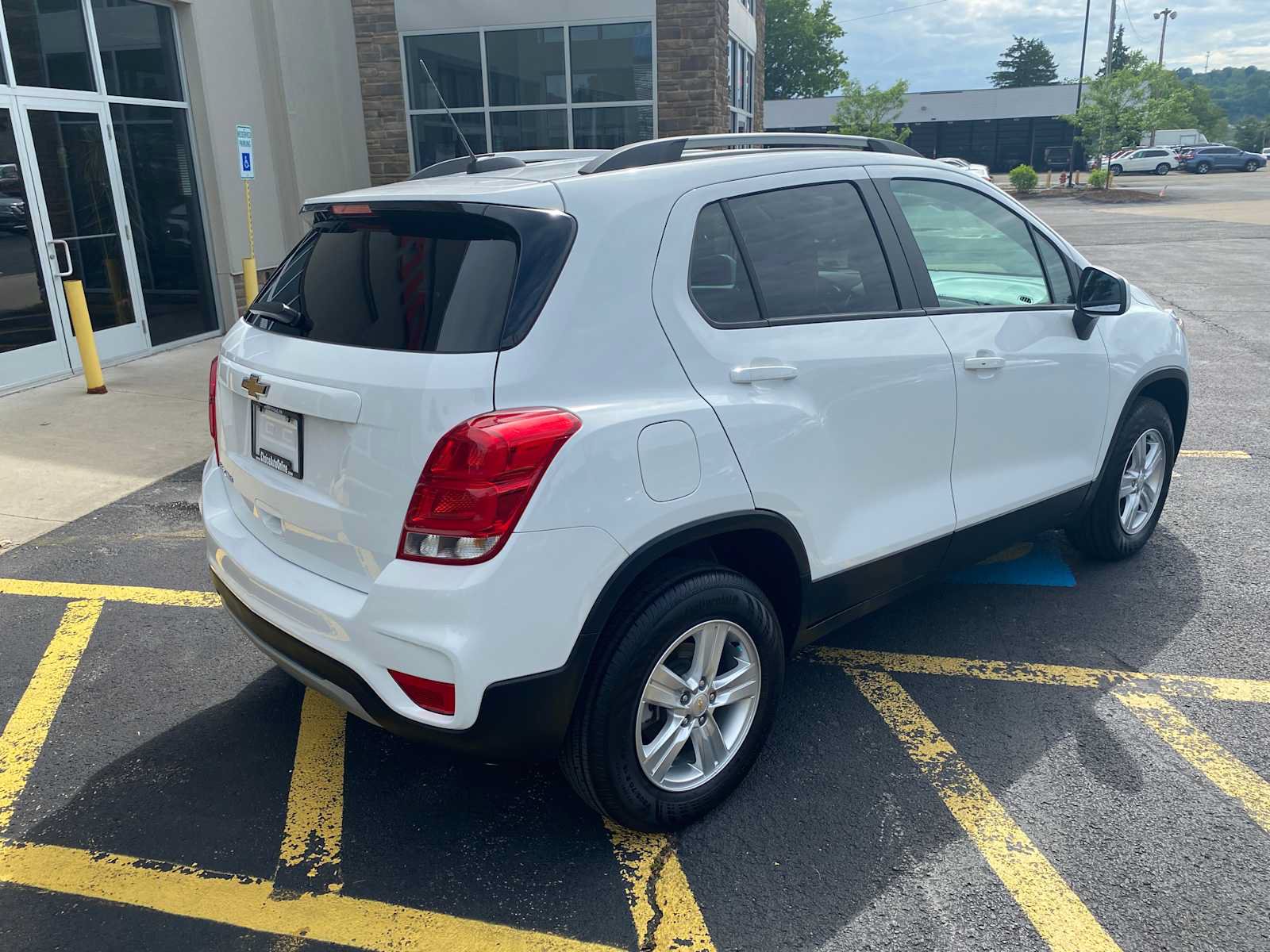Used 2022 Chevrolet Trax LT w/ LT Convenience Package AWD/4WD image 4
