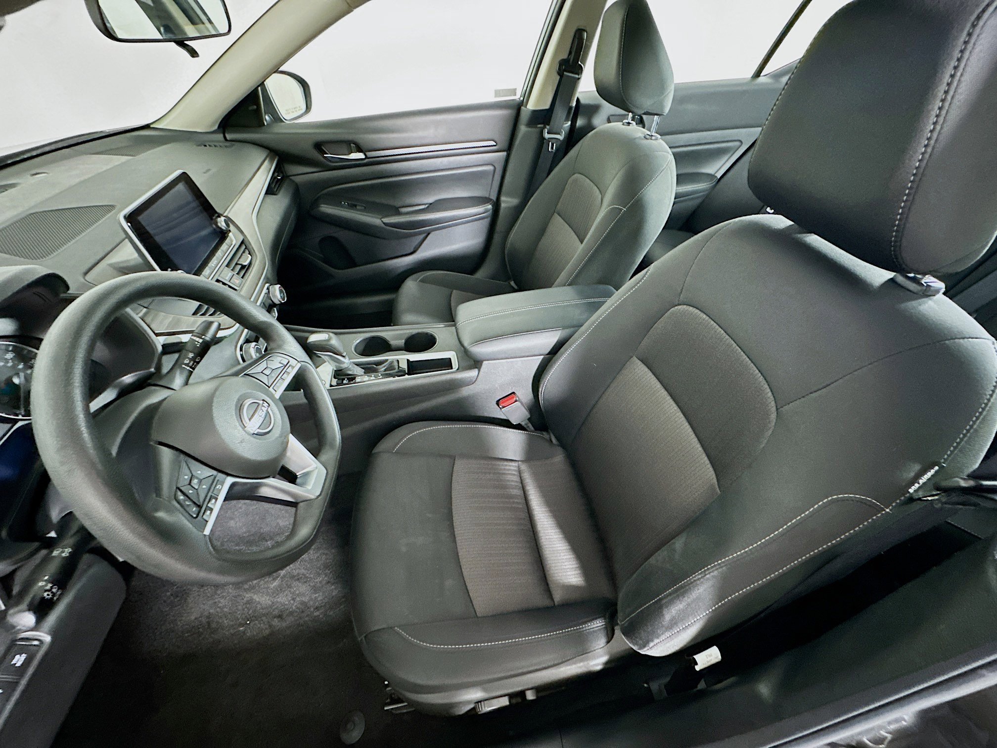 Used 2025 Nissan Altima 2.5 SV image 13